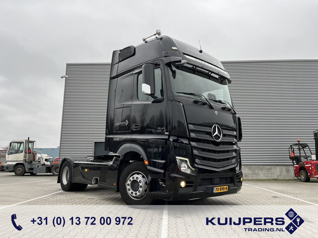55880353